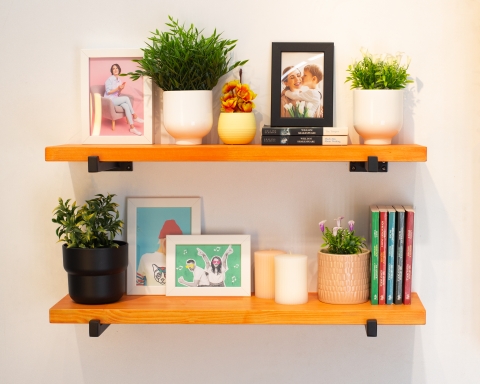 Floating Shelf with Square Tube Brackets - Rio